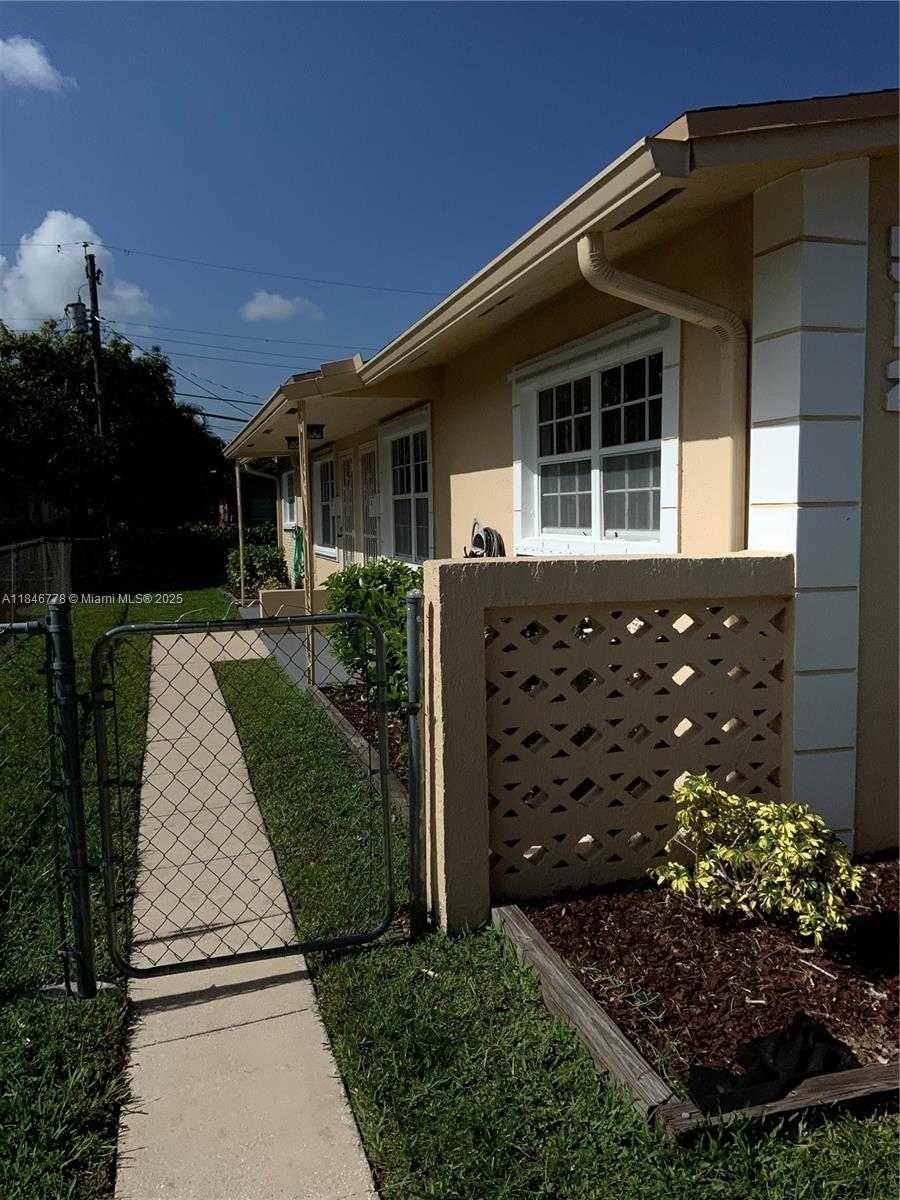 Small Image of 512 SOUTH WEST 10TH ST, Hallandale Beach Number 2