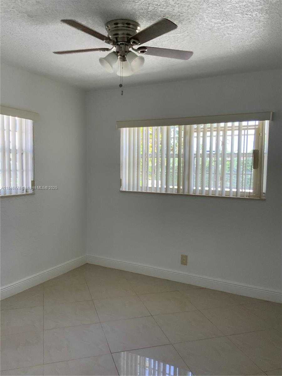Small Image of 512 SOUTH WEST 10TH ST, Hallandale Beach Number 27
