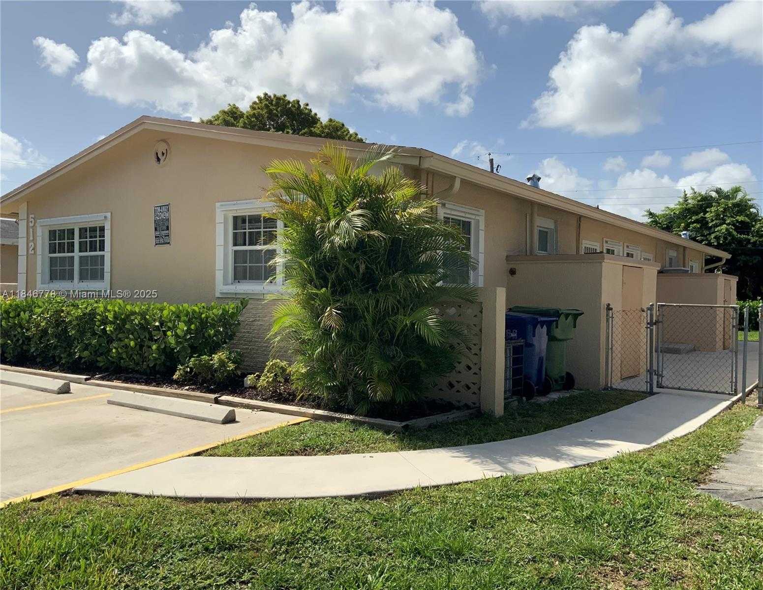 Small Image of 512 SOUTH WEST 10TH ST, Hallandale Beach Number 3