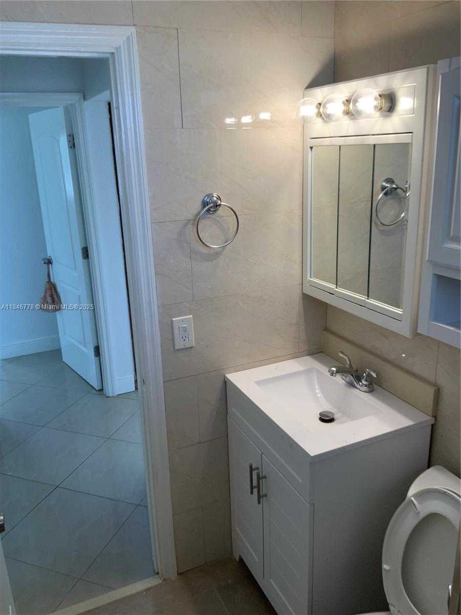 Small Image of 512 SOUTH WEST 10TH ST, Hallandale Beach Number 33