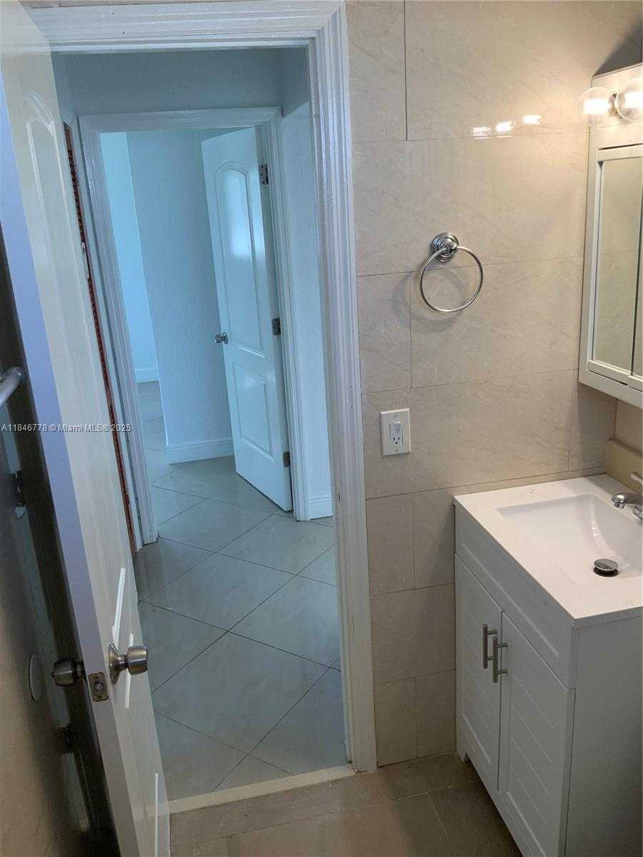 Small Image of 512 SOUTH WEST 10TH ST, Hallandale Beach Number 38