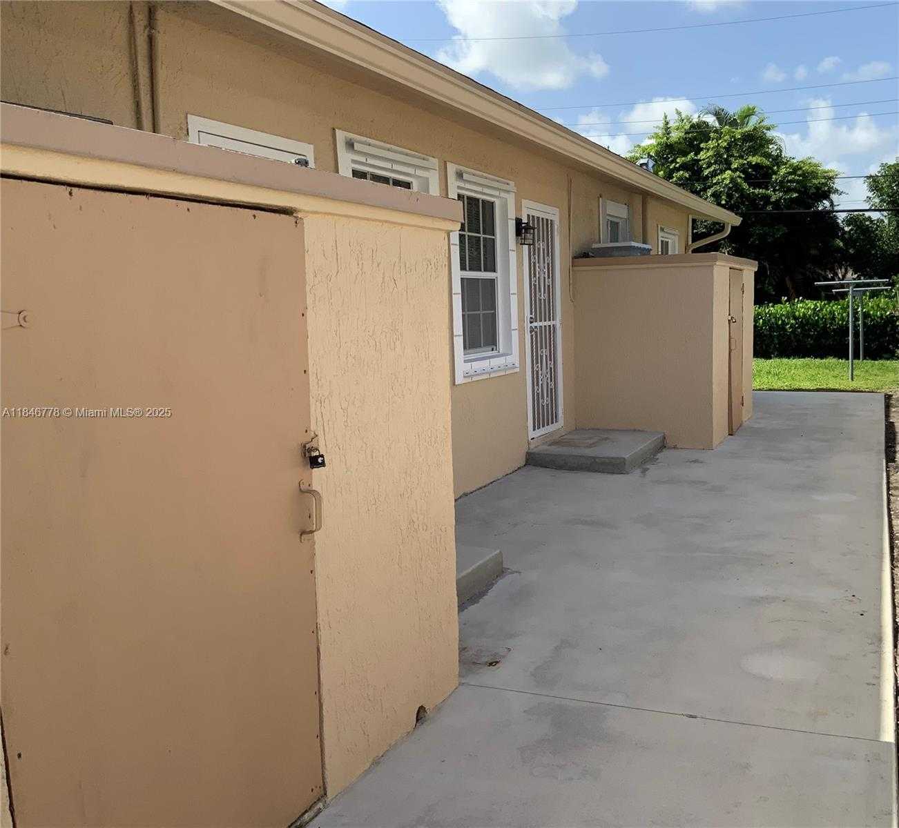 Small Image of 512 SOUTH WEST 10TH ST, Hallandale Beach Number 6