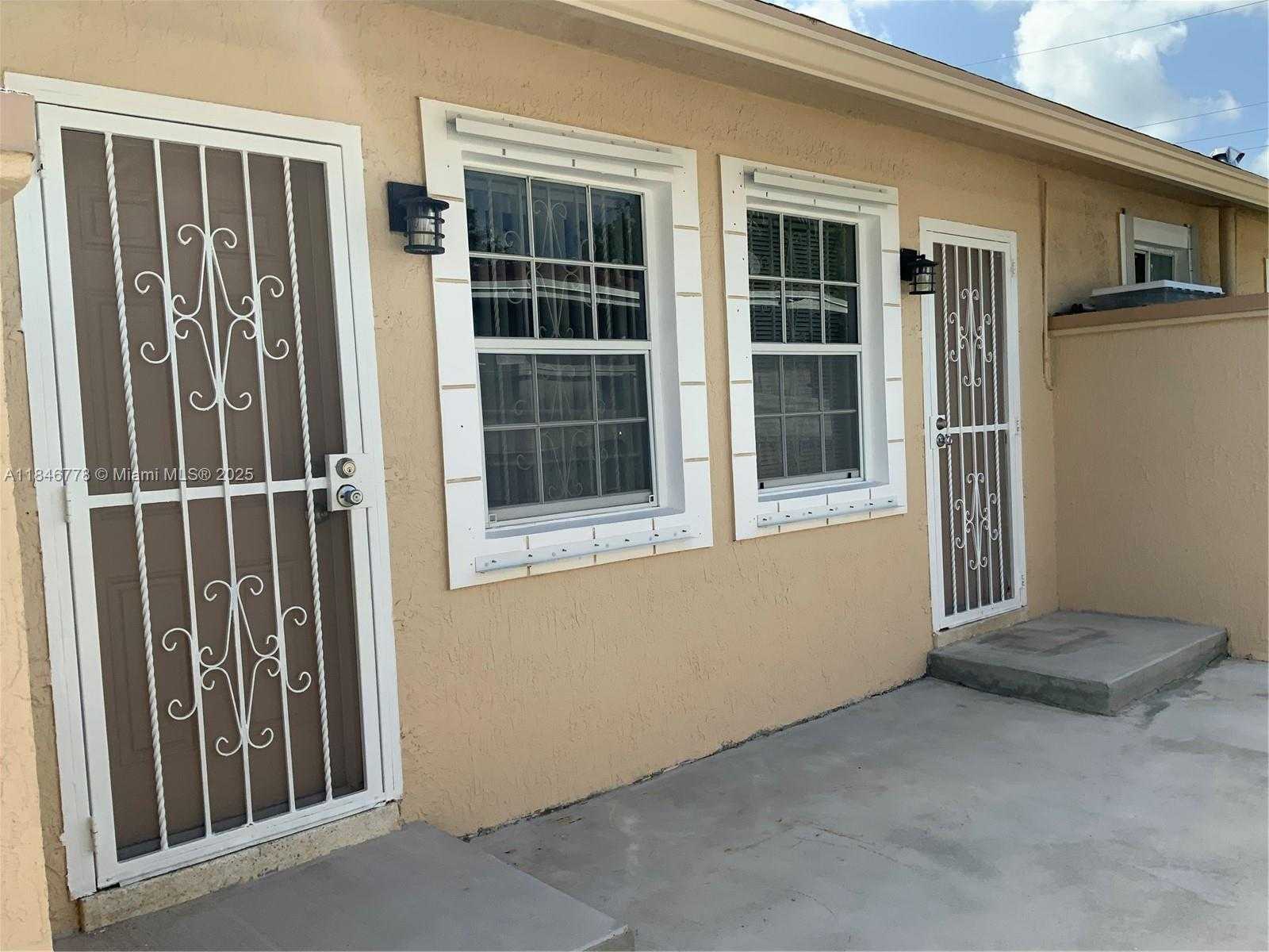 Small Image of 512 SOUTH WEST 10TH ST, Hallandale Beach Number 7