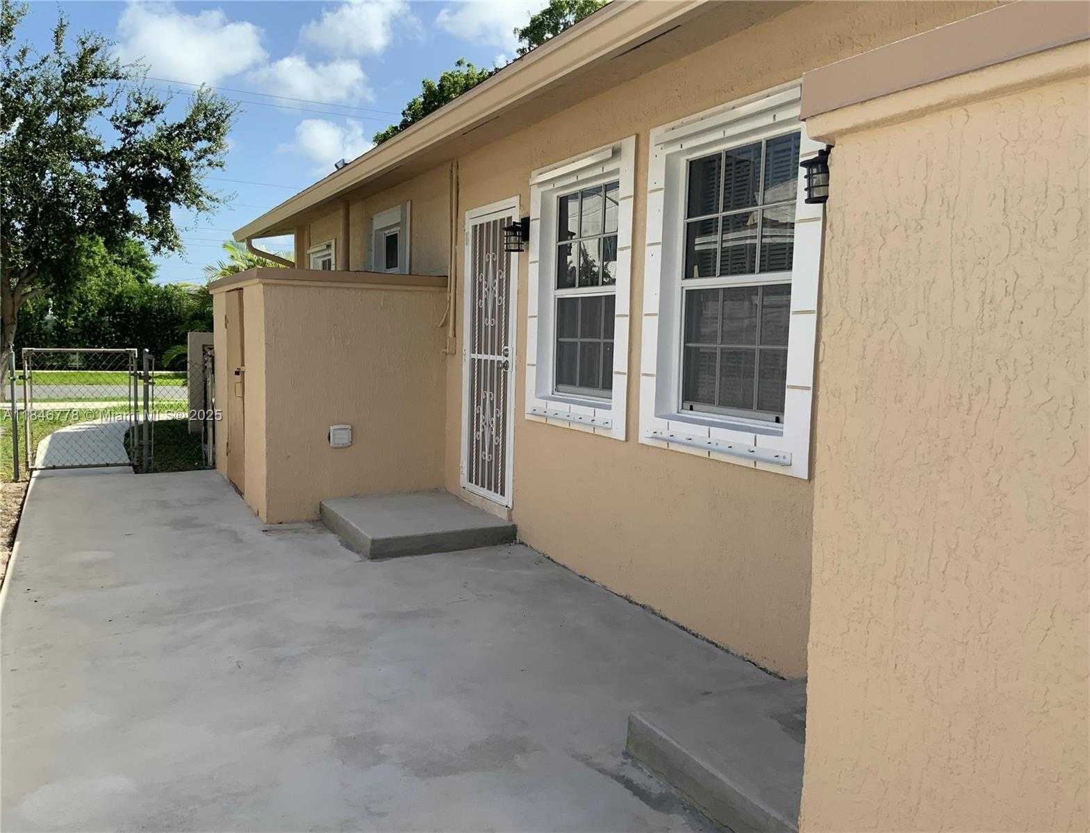 Small Image of 512 SOUTH WEST 10TH ST, Hallandale Beach Number 8