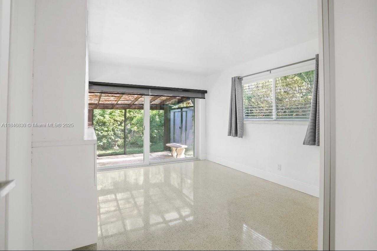 Small Image of 4512 SEAGRAPE DR, Lauderdale By The Sea Number 10