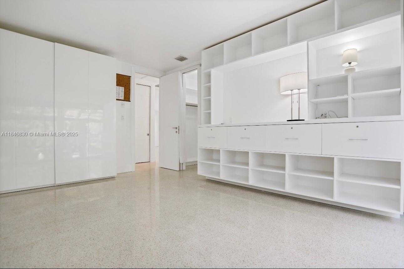 Small Image of 4512 SEAGRAPE DR, Lauderdale By The Sea Number 11