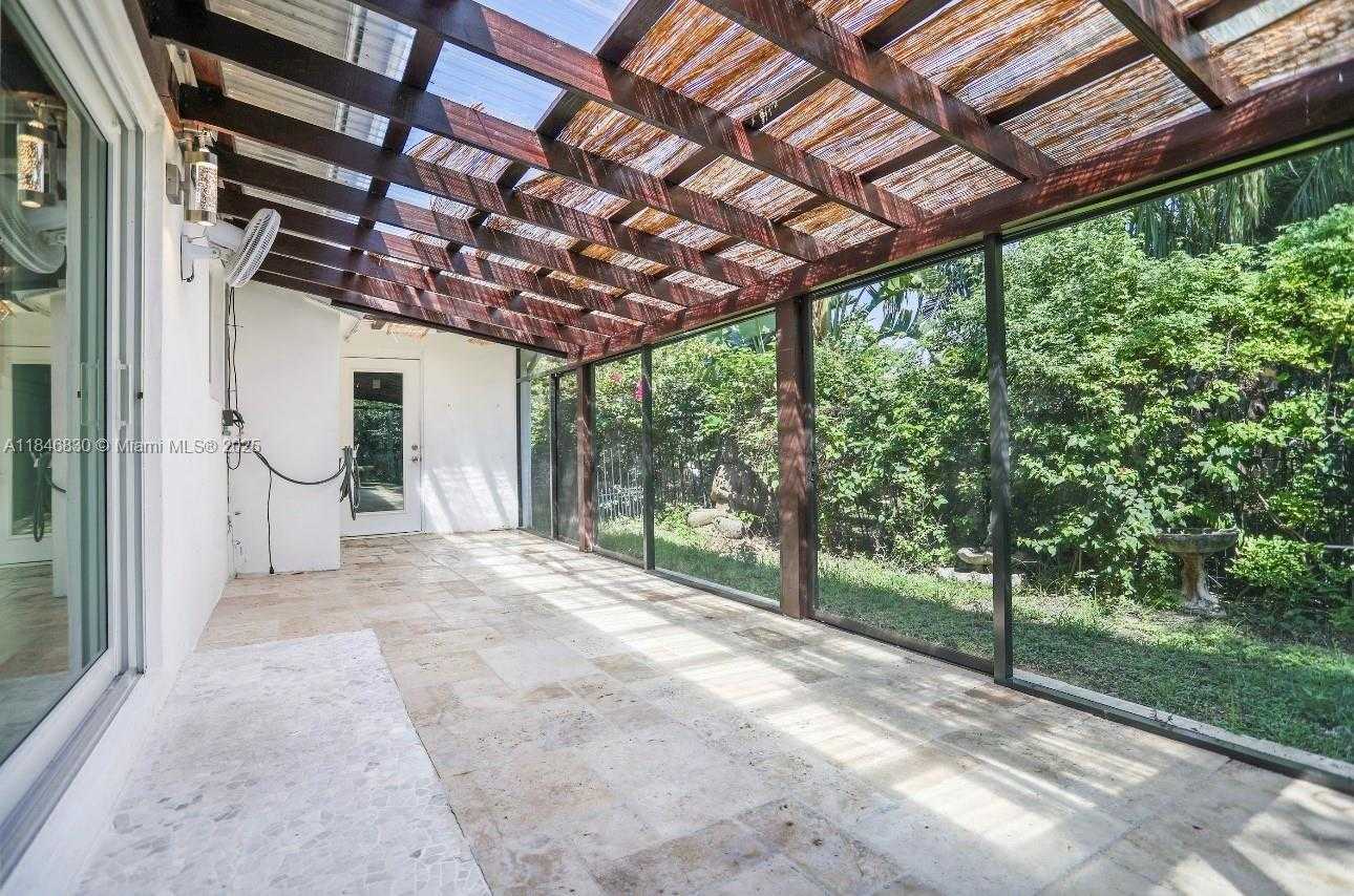 Small Image of 4512 SEAGRAPE DR, Lauderdale By The Sea Number 13