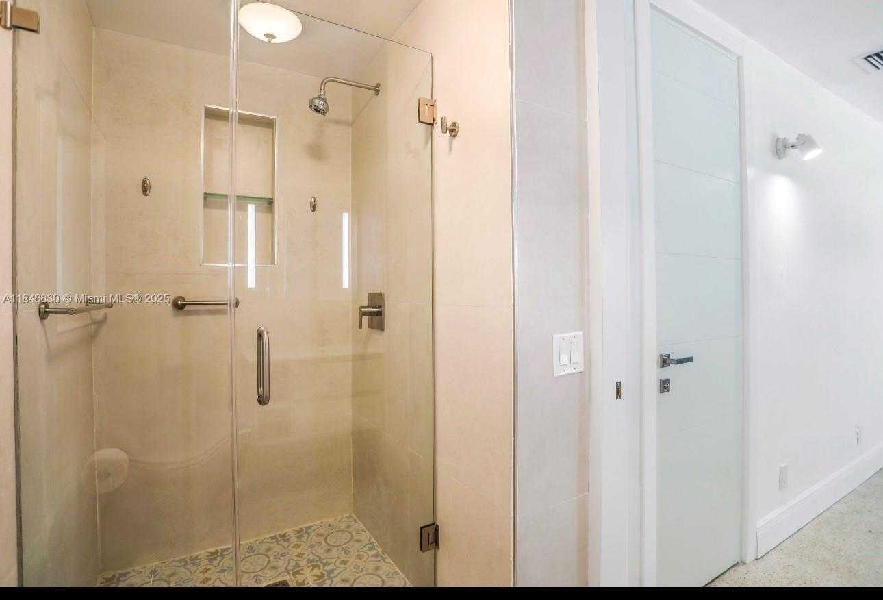 Small Image of 4512 SEAGRAPE DR, Lauderdale By The Sea Number 15