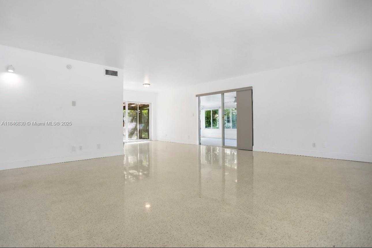 Small Image of 4512 SEAGRAPE DR, Lauderdale By The Sea Number 18