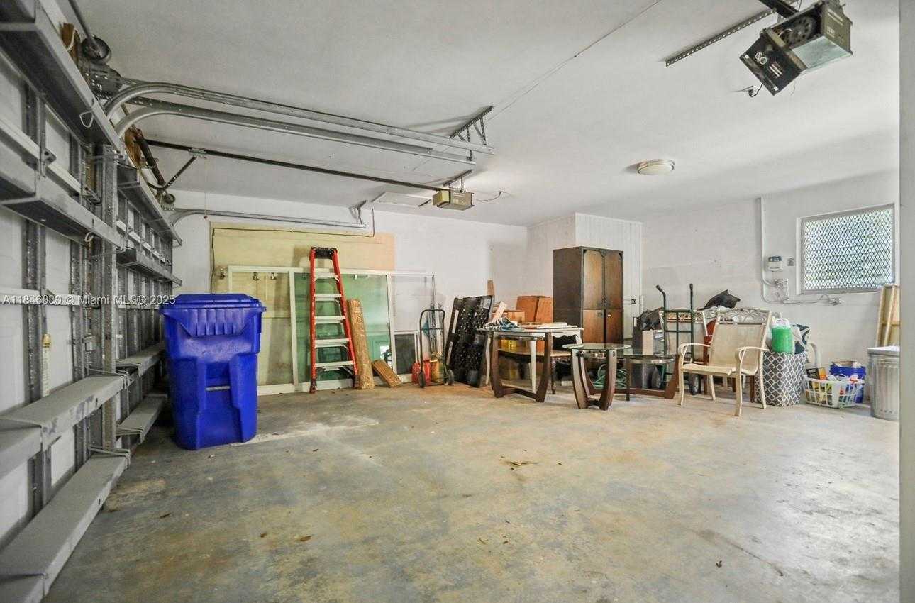 Small Image of 4512 SEAGRAPE DR, Lauderdale By The Sea Number 20