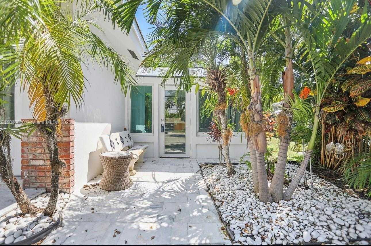 Small Image of 4512 SEAGRAPE DR, Lauderdale By The Sea Number 4