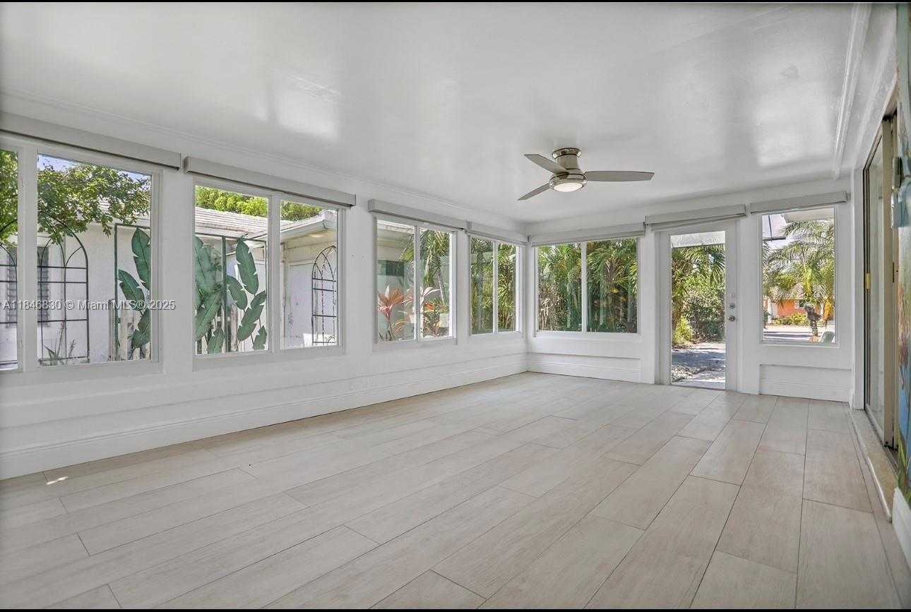 Small Image of 4512 SEAGRAPE DR, Lauderdale By The Sea Number 5