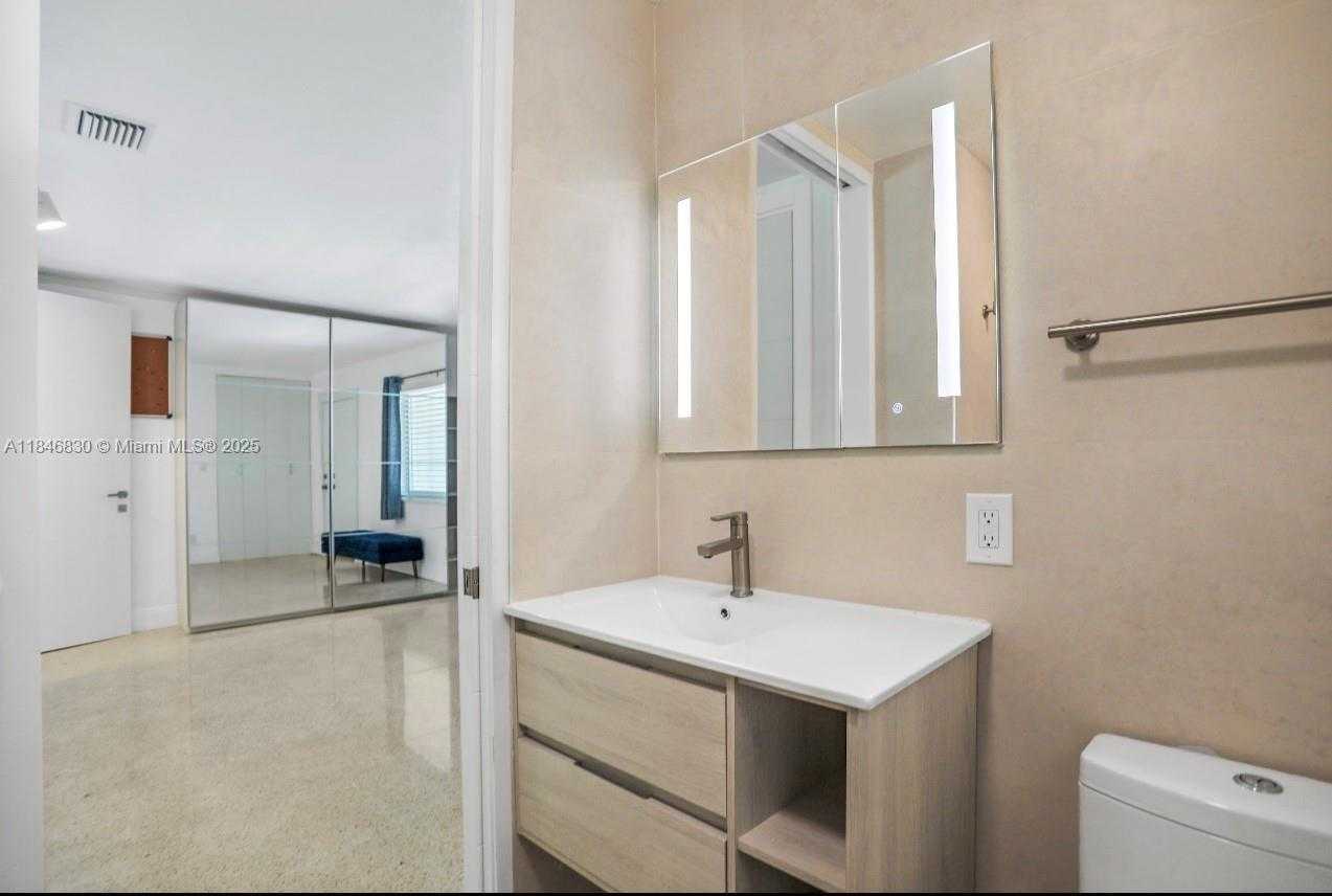Small Image of 4512 SEAGRAPE DR, Lauderdale By The Sea Number 6
