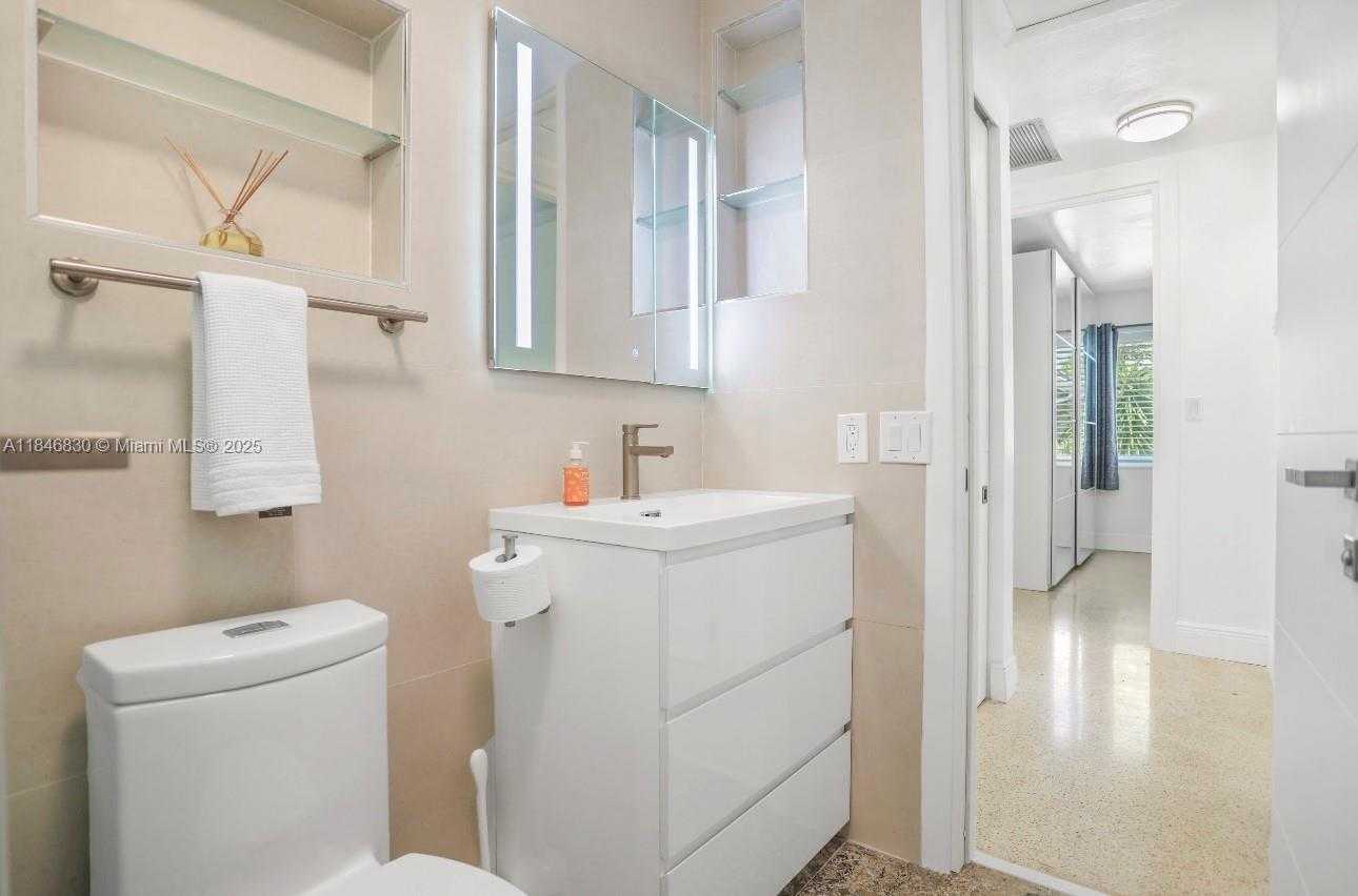 Small Image of 4512 SEAGRAPE DR, Lauderdale By The Sea Number 7