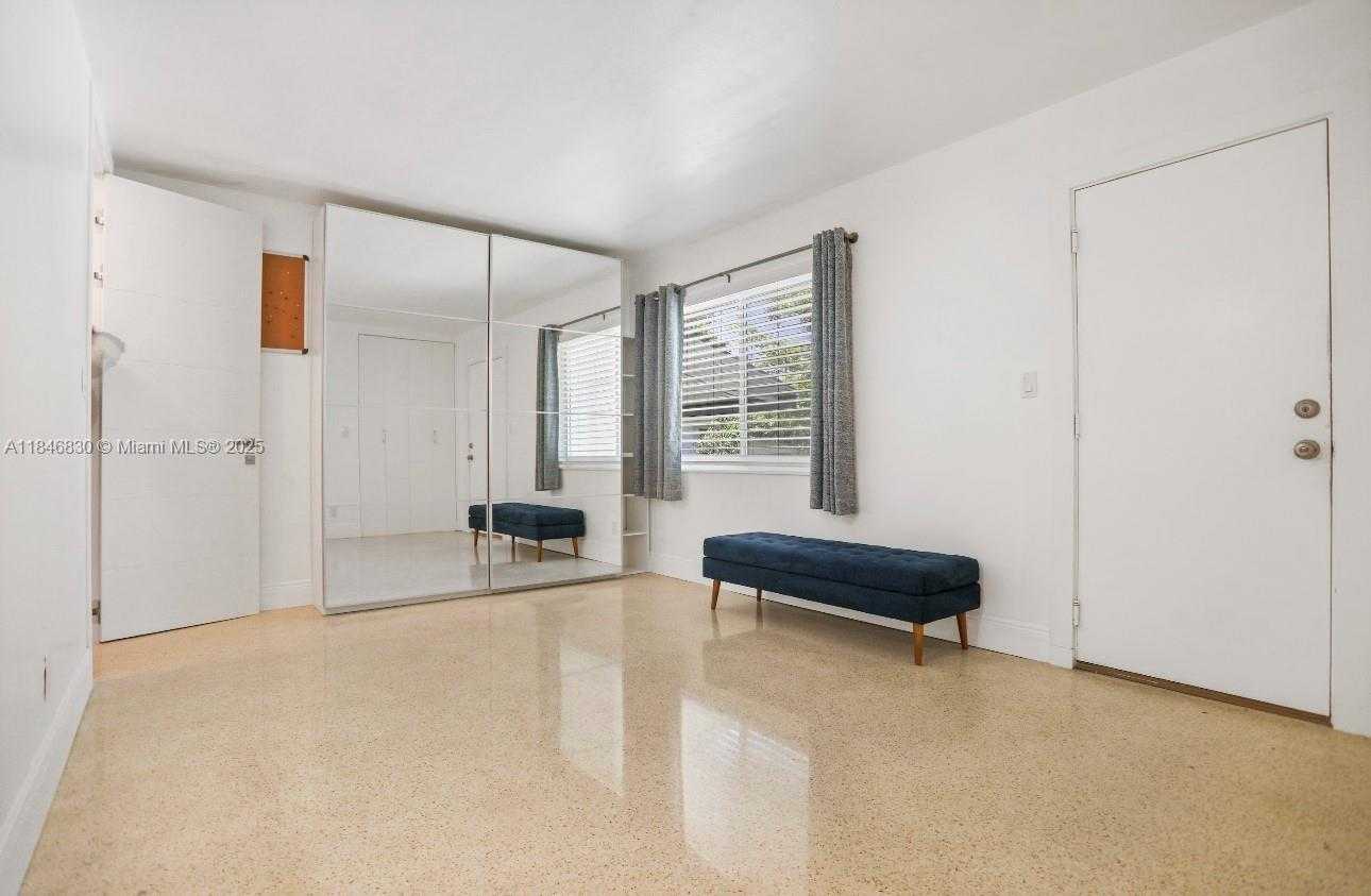 Small Image of 4512 SEAGRAPE DR, Lauderdale By The Sea Number 9