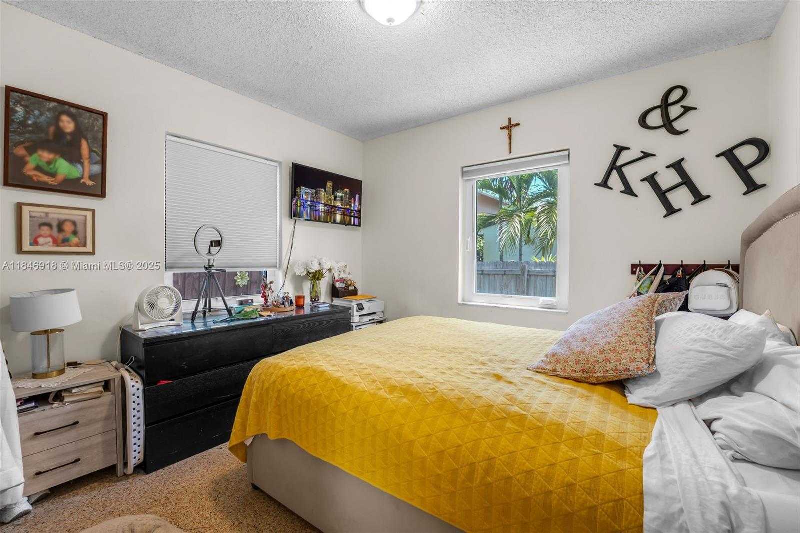 Small Image of 2931 SOUTH WEST 36TH CT, Miami Number 25