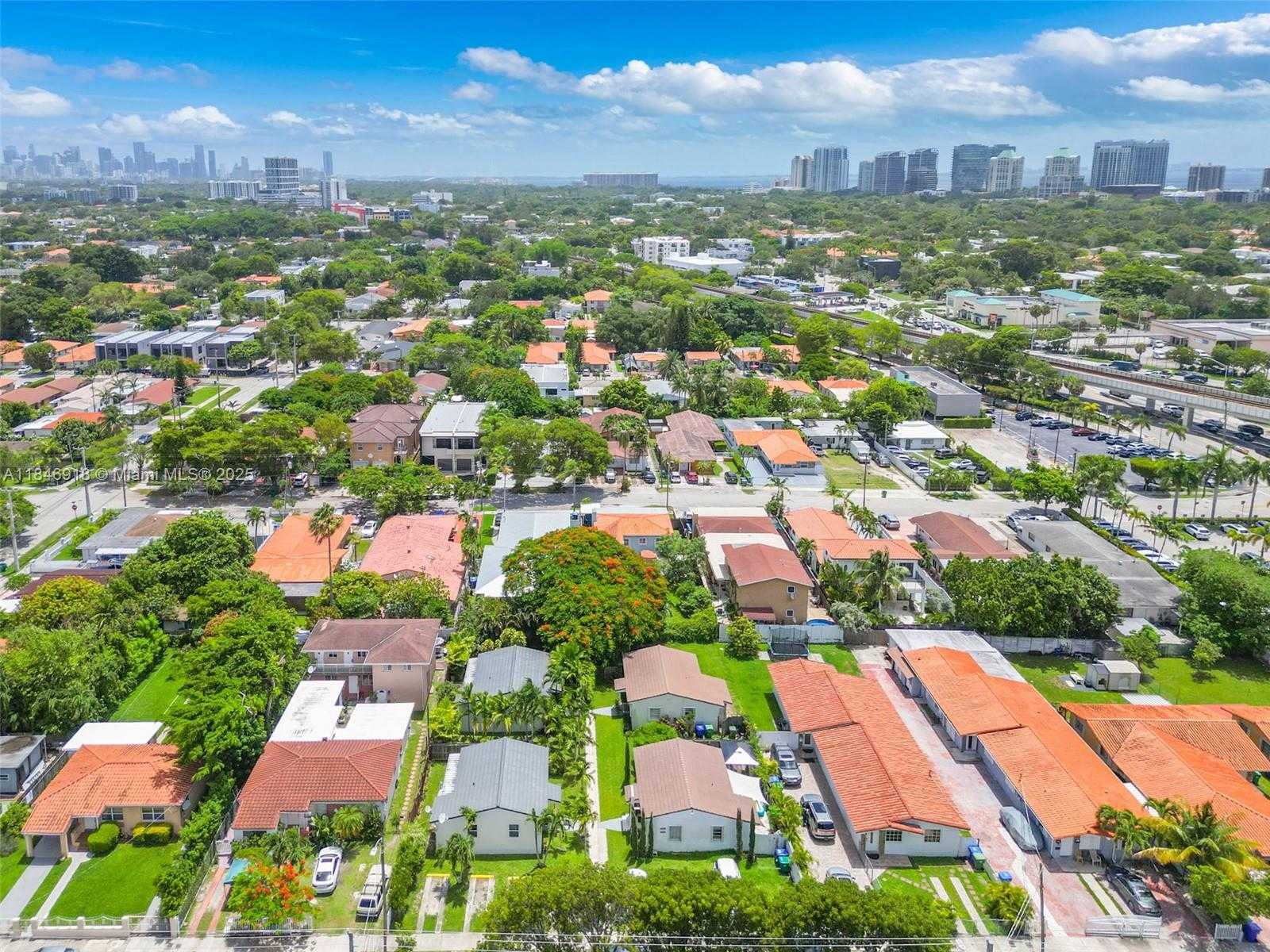 Small Image of 2931 SOUTH WEST 36TH CT, Miami Number 29