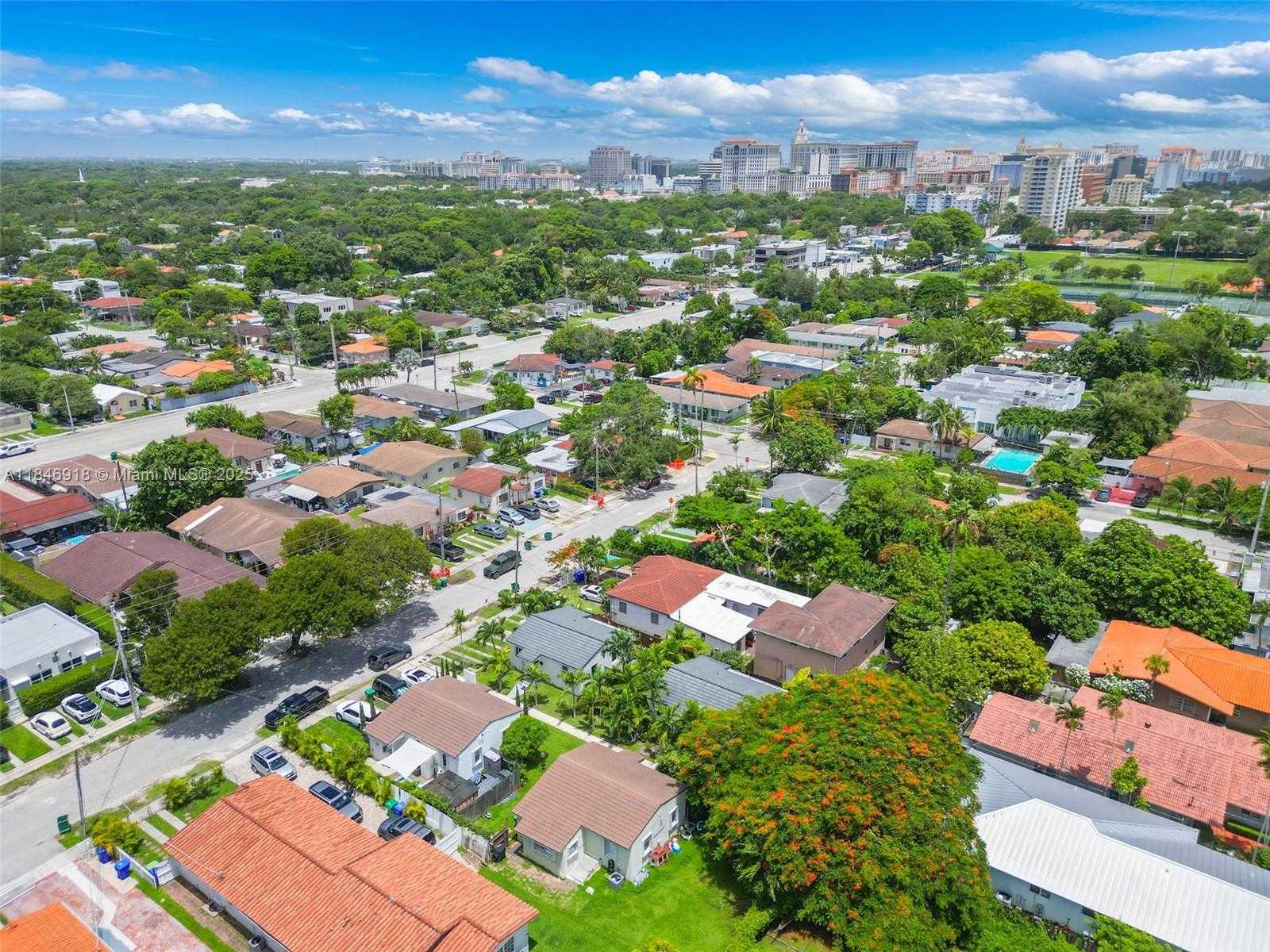 Small Image of 2931 SOUTH WEST 36TH CT, Miami Number 37