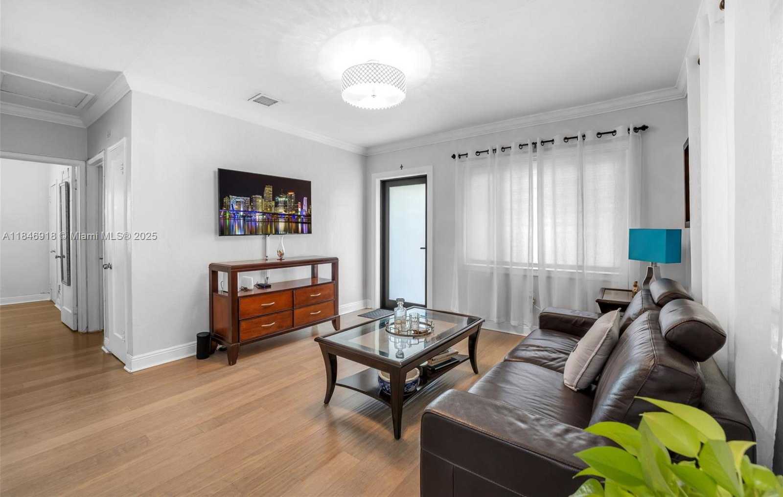 Small Image of 2931 SOUTH WEST 36TH CT, Miami Number 8