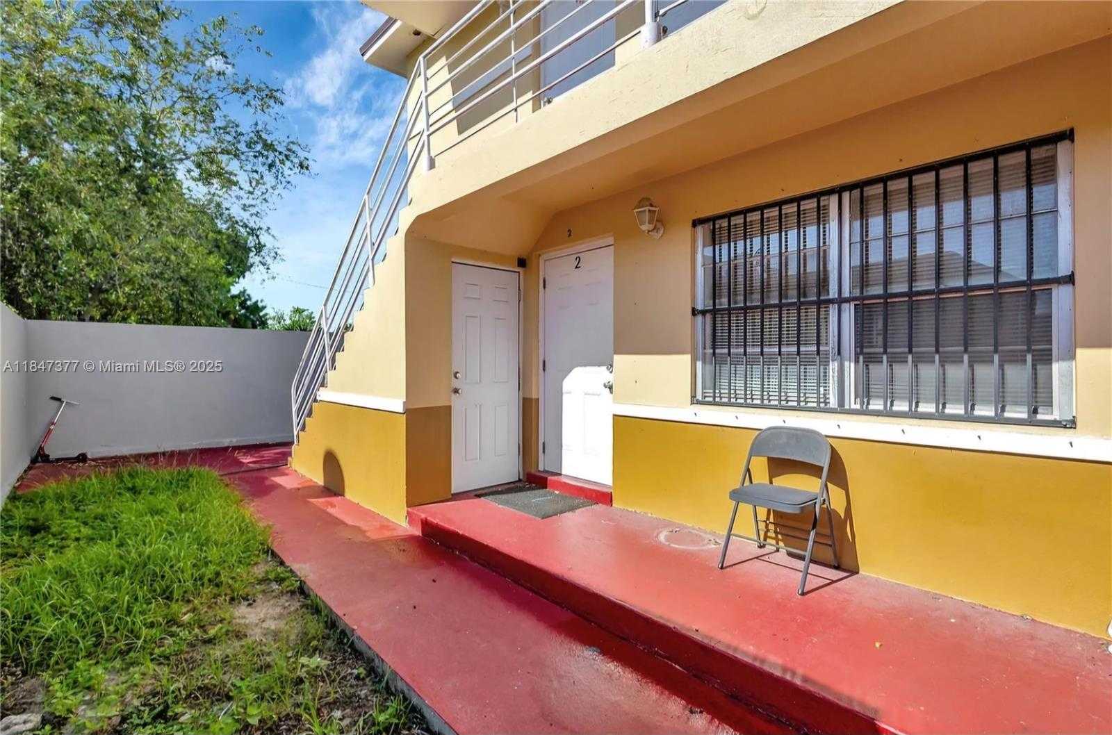 Small Image of 1006 10TH ST #4, West Palm Beach Number 2