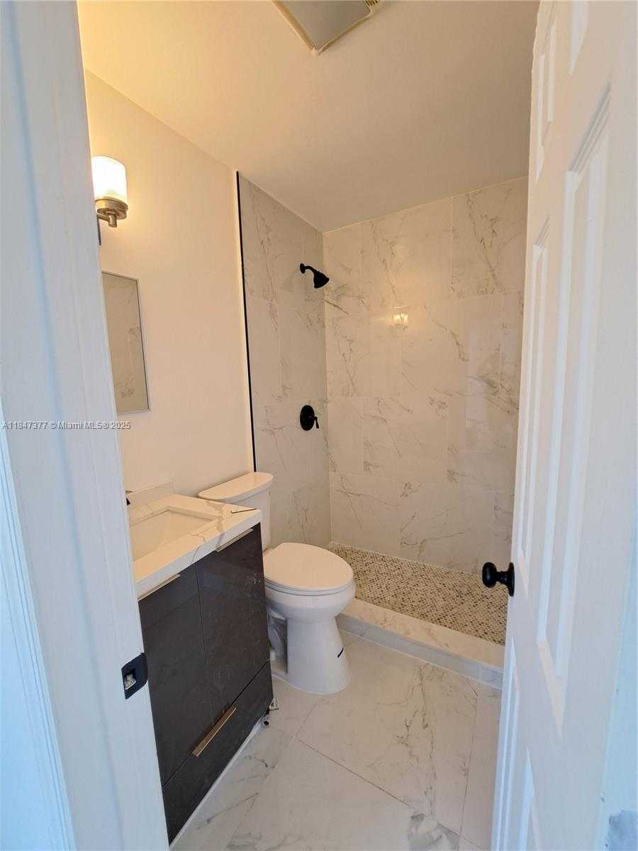 Small Image of 1006 10TH ST #4, West Palm Beach Number 23