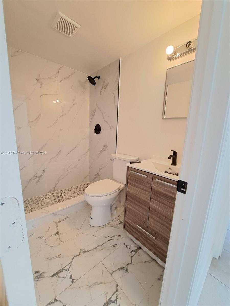 Small Image of 1006 10TH ST #4, West Palm Beach Number 24