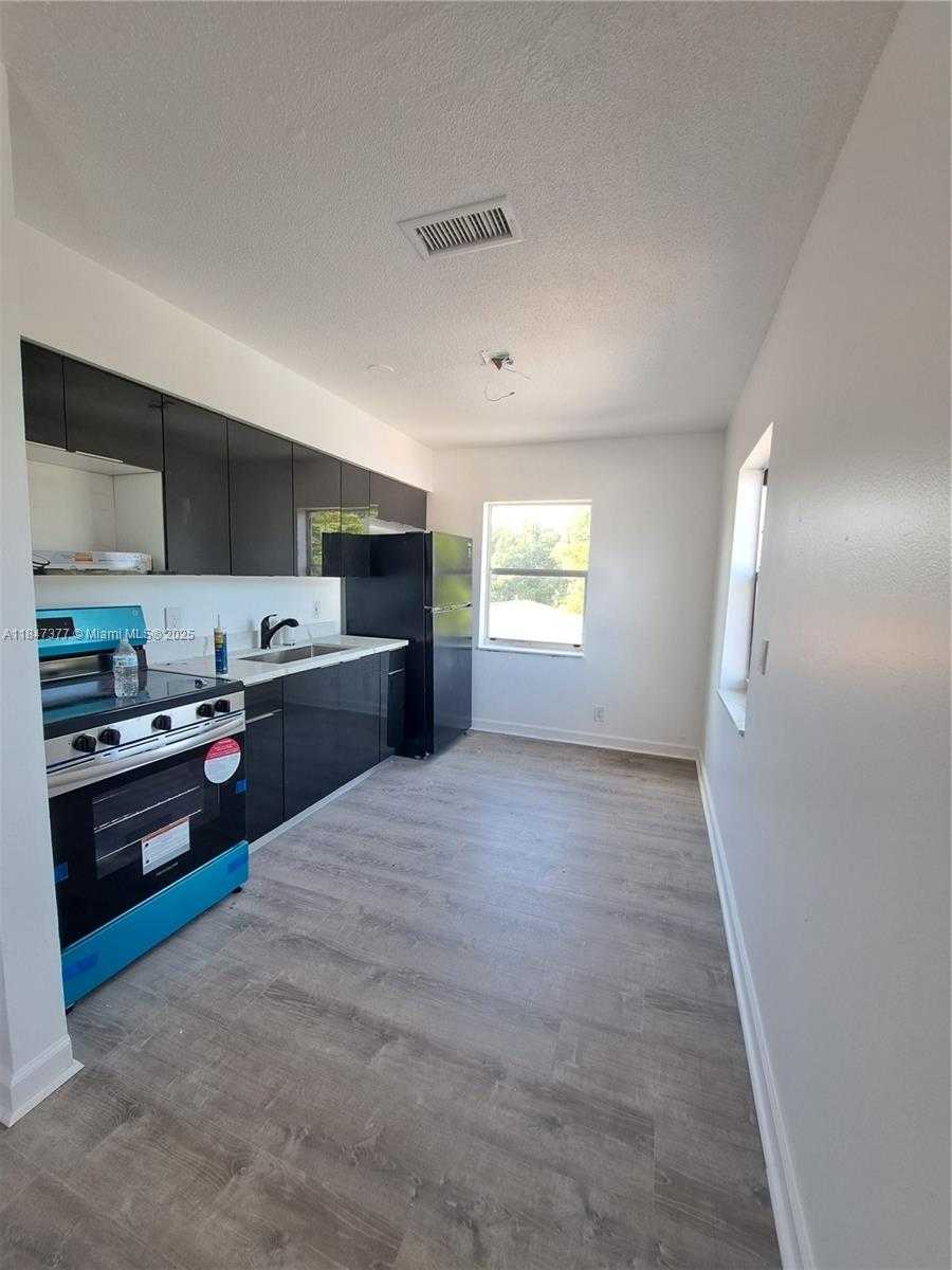 Small Image of 1006 10TH ST #4, West Palm Beach Number 4