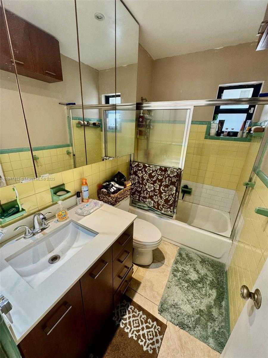 Small Image of 520 NORTH EAST 137TH ST, North Miami Number 11