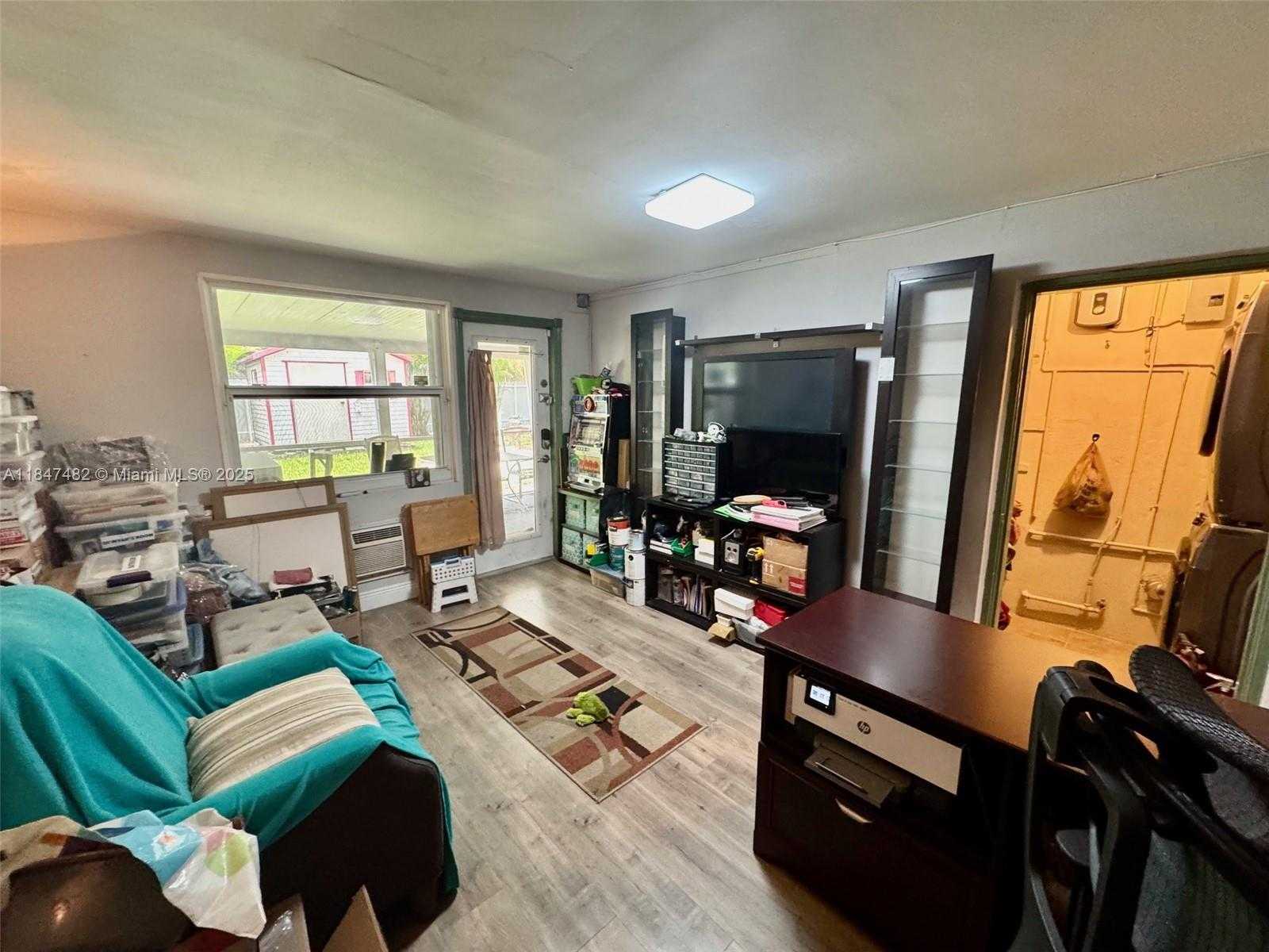 Small Image of 520 NORTH EAST 137TH ST, North Miami Number 15