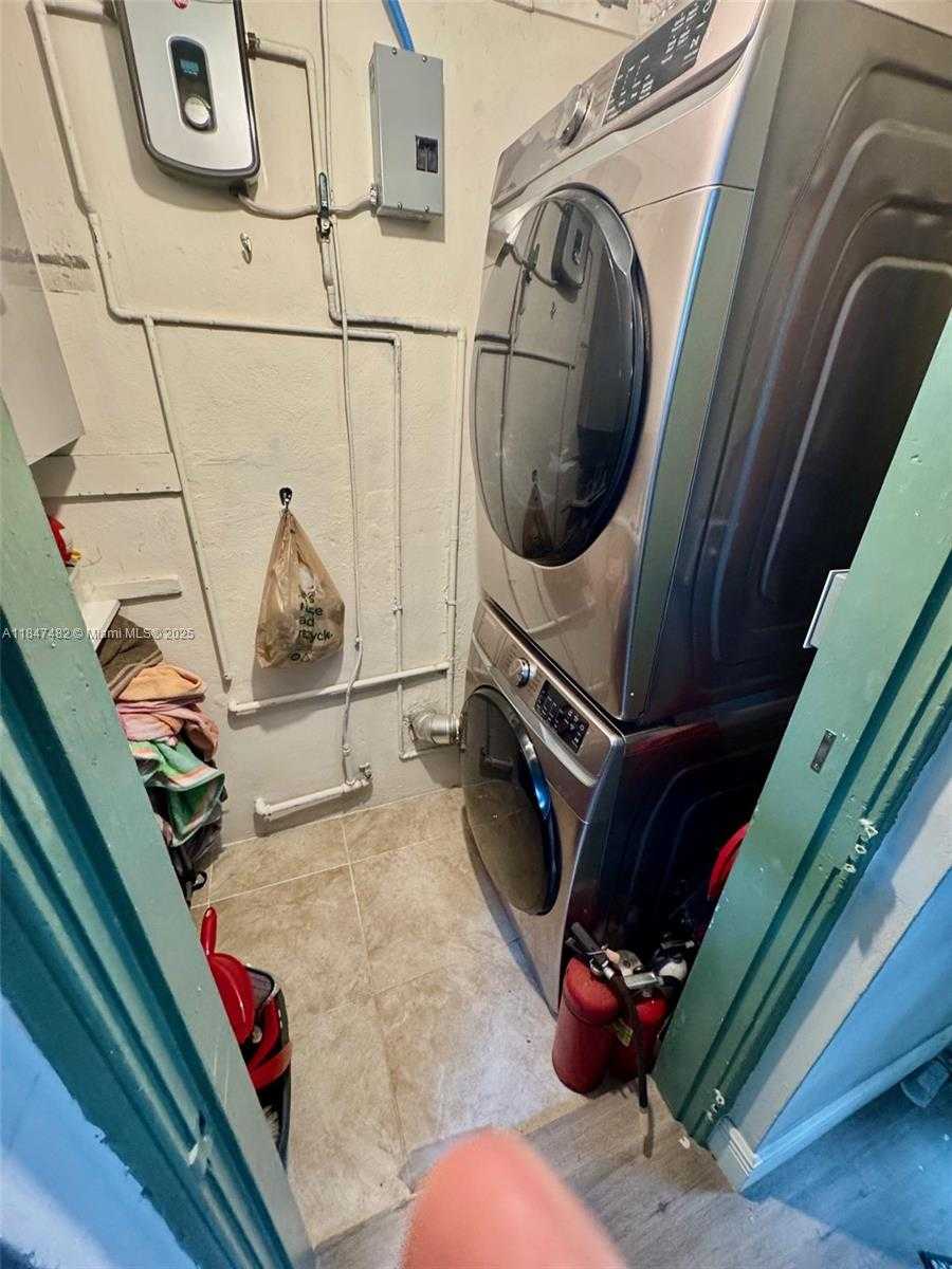Small Image of 520 NORTH EAST 137TH ST, North Miami Number 16