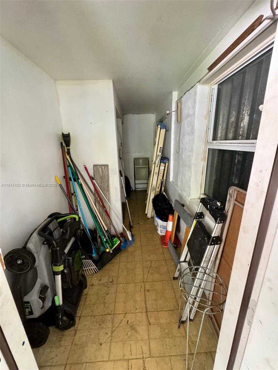 Small Image of 520 NORTH EAST 137TH ST, North Miami Number 18
