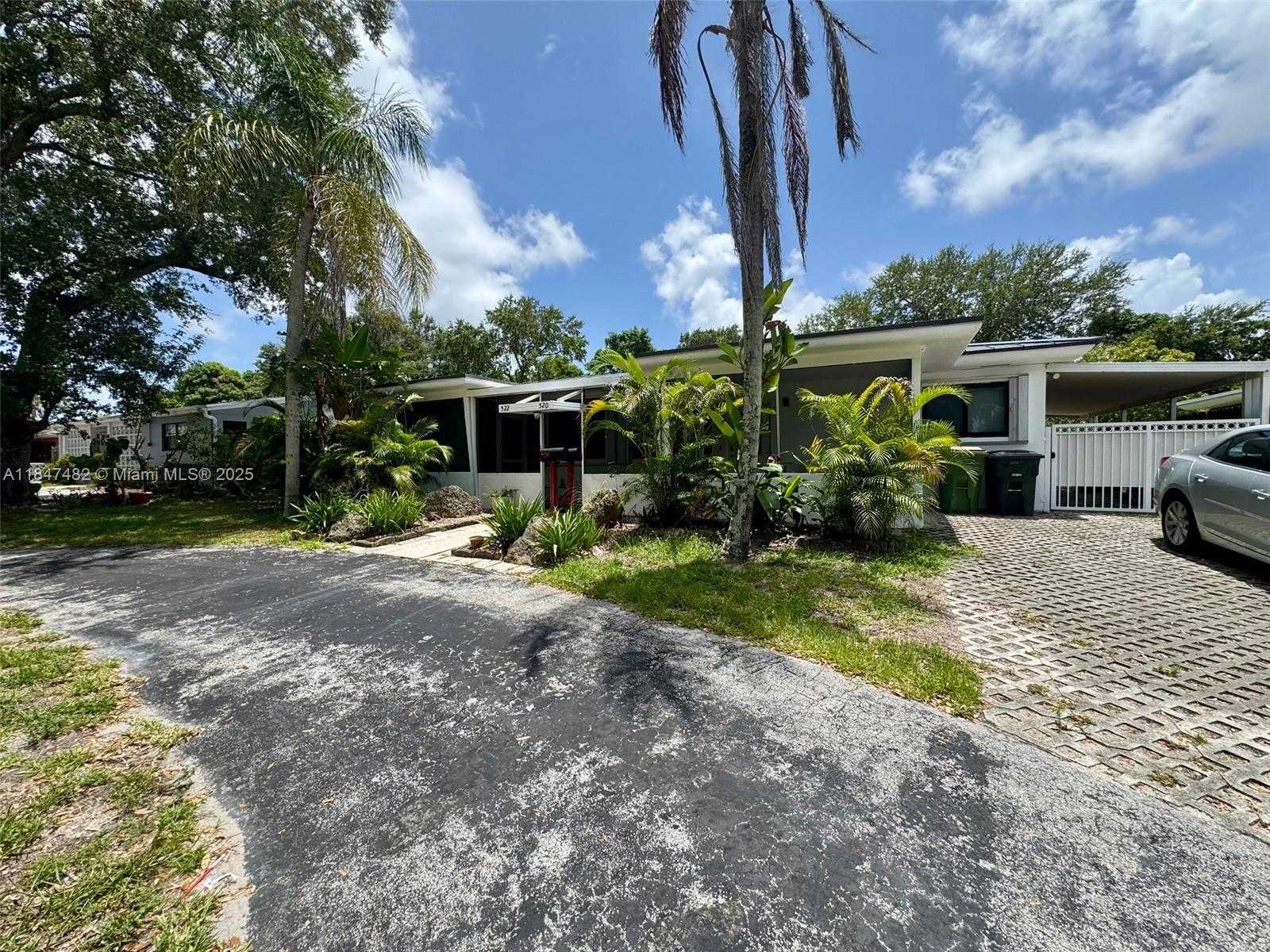Small Image of 520 NORTH EAST 137TH ST, North Miami Number 2
