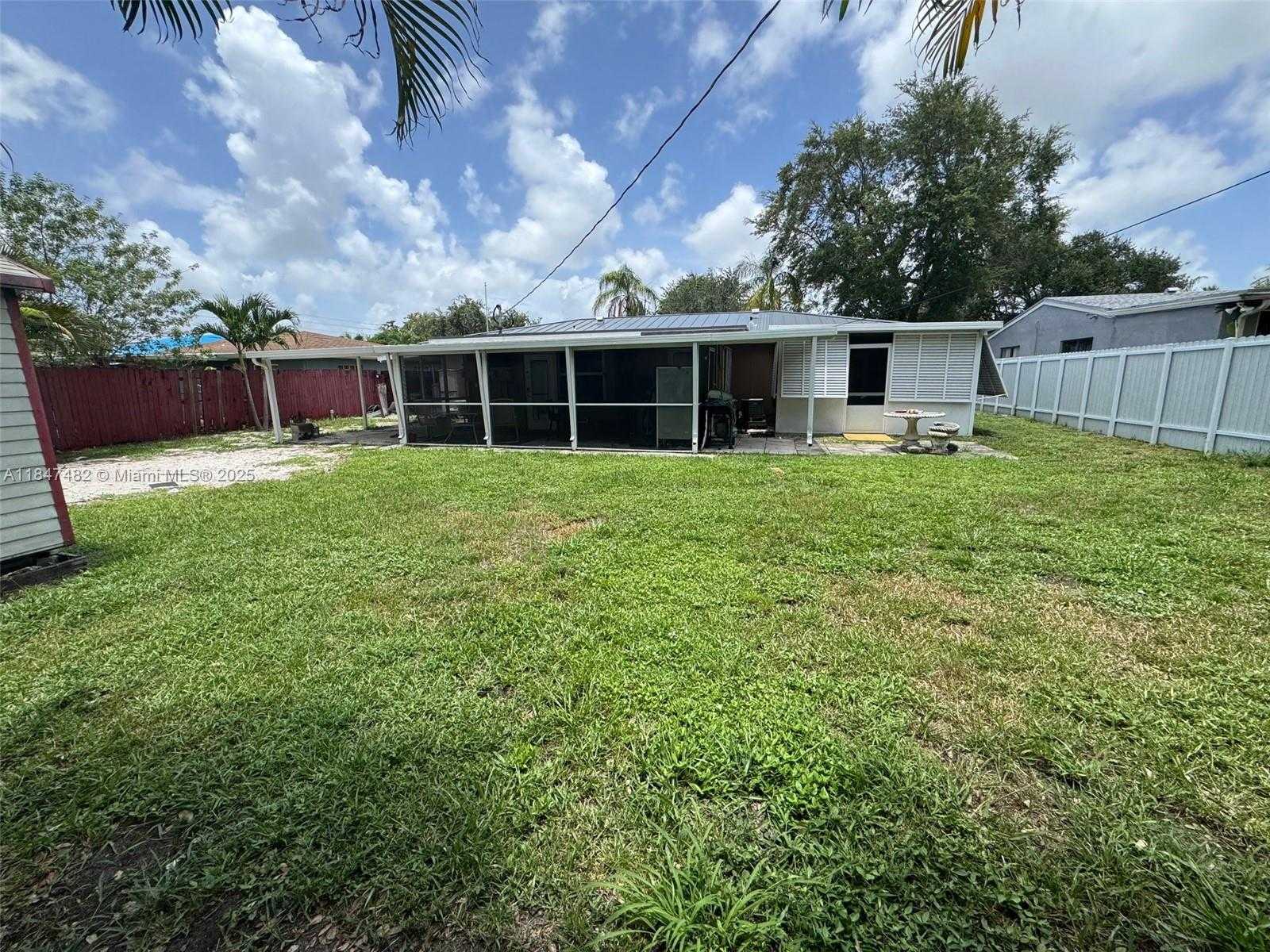 Small Image of 520 NORTH EAST 137TH ST, North Miami Number 23