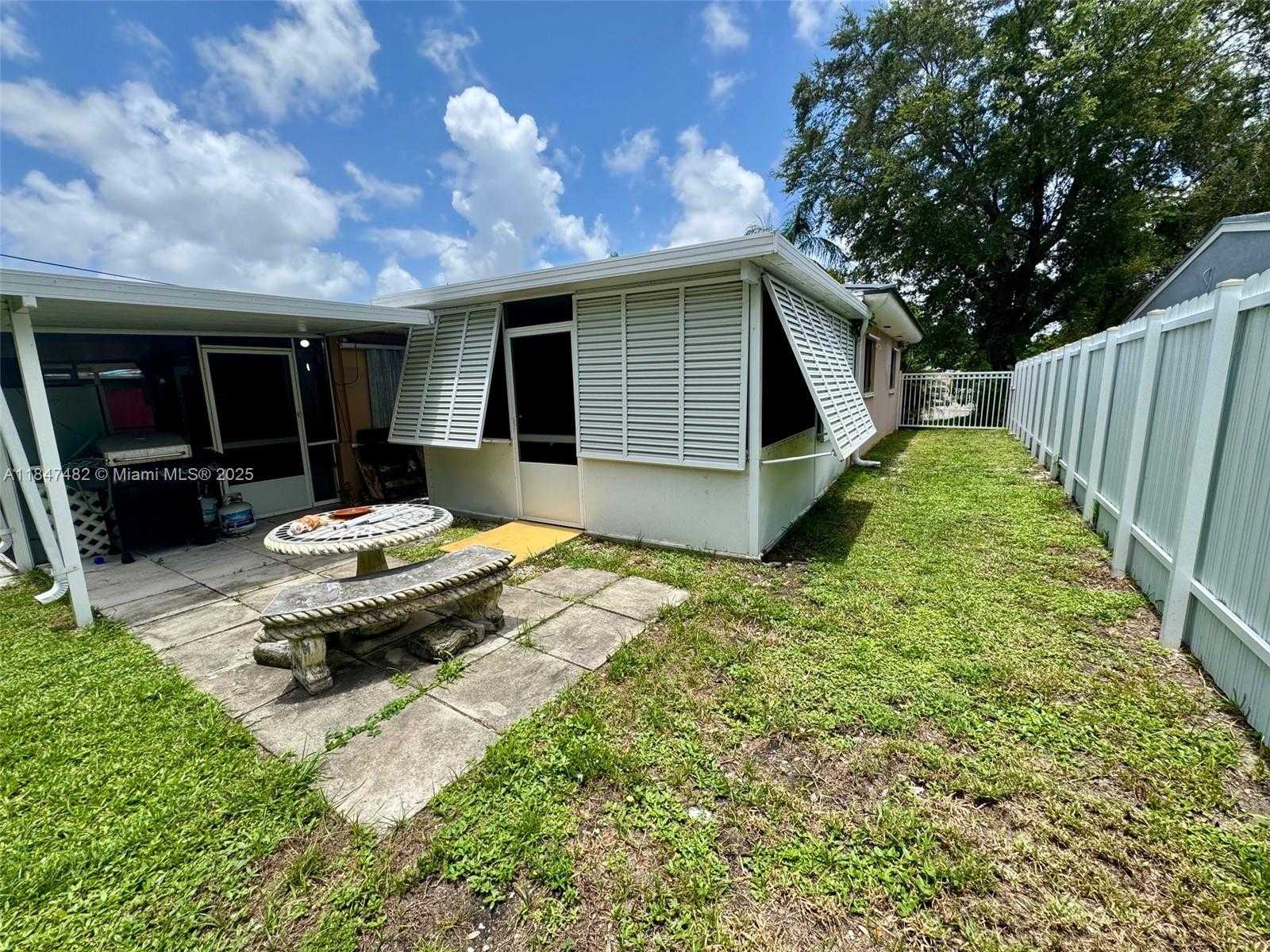 Small Image of 520 NORTH EAST 137TH ST, North Miami Number 25