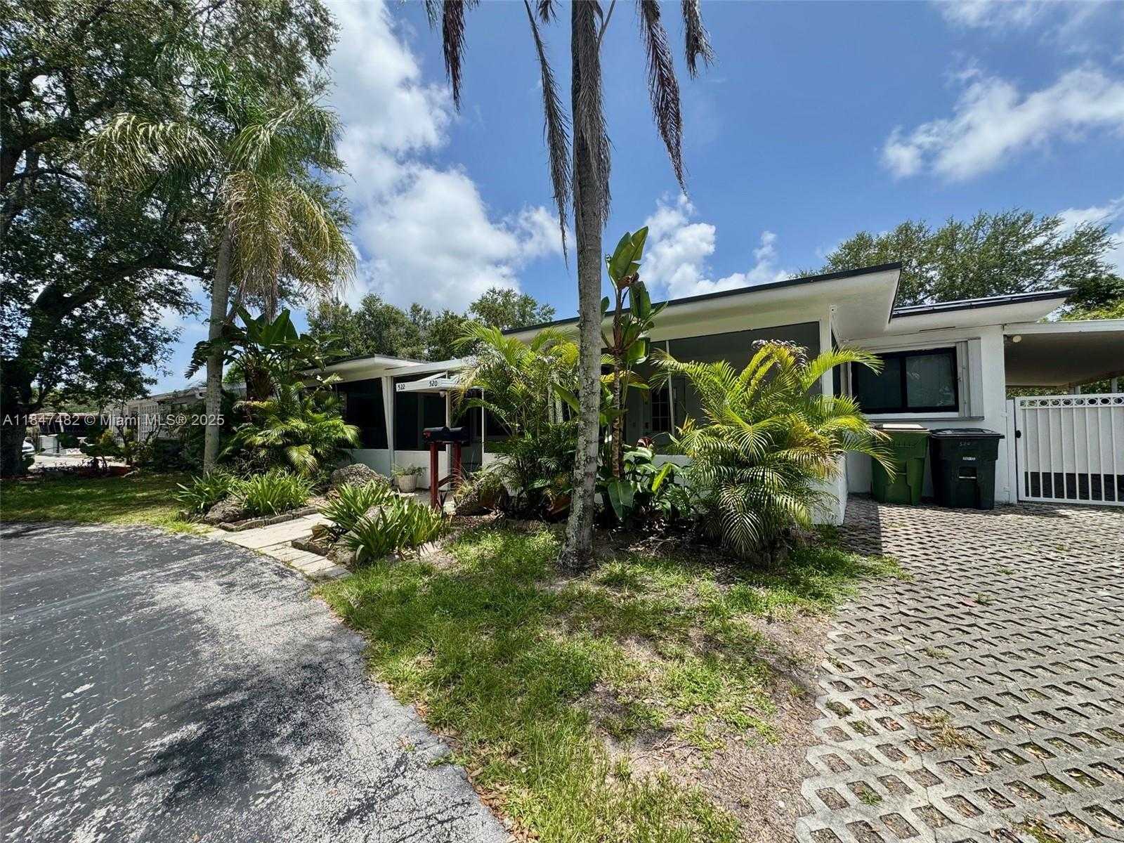 Small Image of 520 NORTH EAST 137TH ST, North Miami Number 3