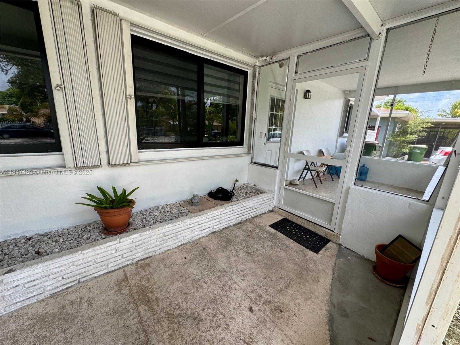 Small Image of 520 NORTH EAST 137TH ST, North Miami Number 30