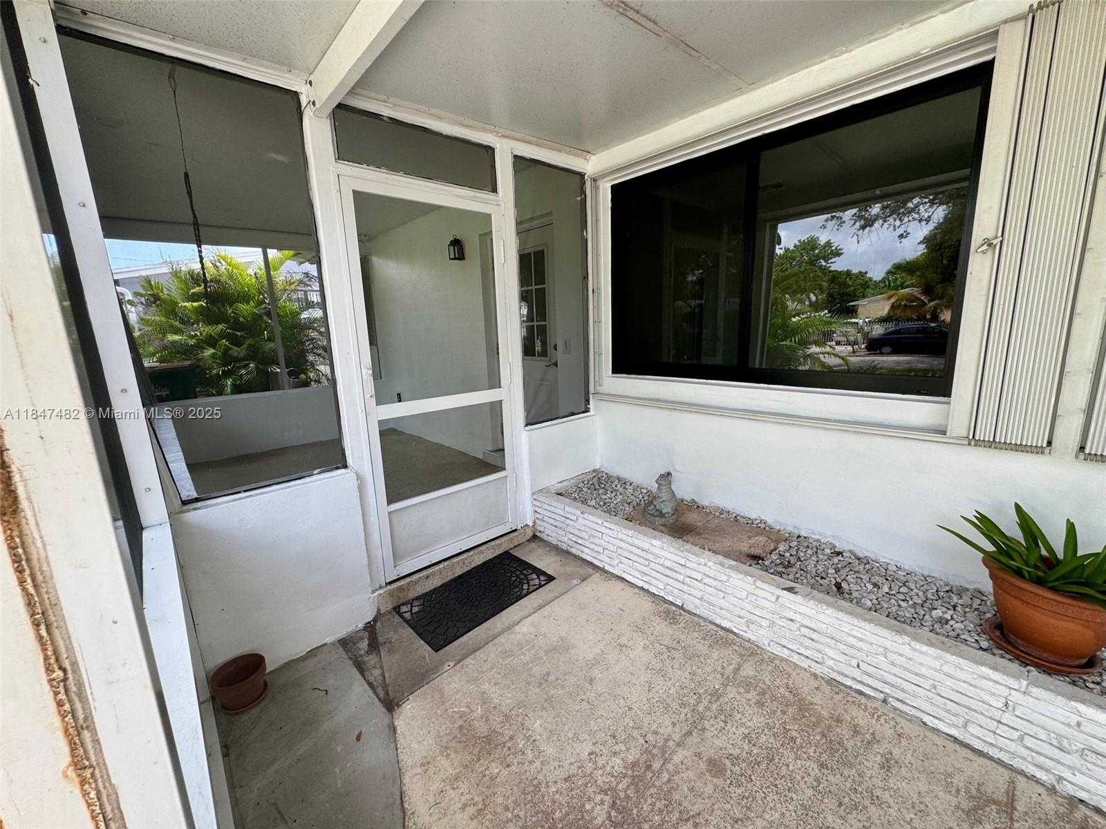 Small Image of 520 NORTH EAST 137TH ST, North Miami Number 31