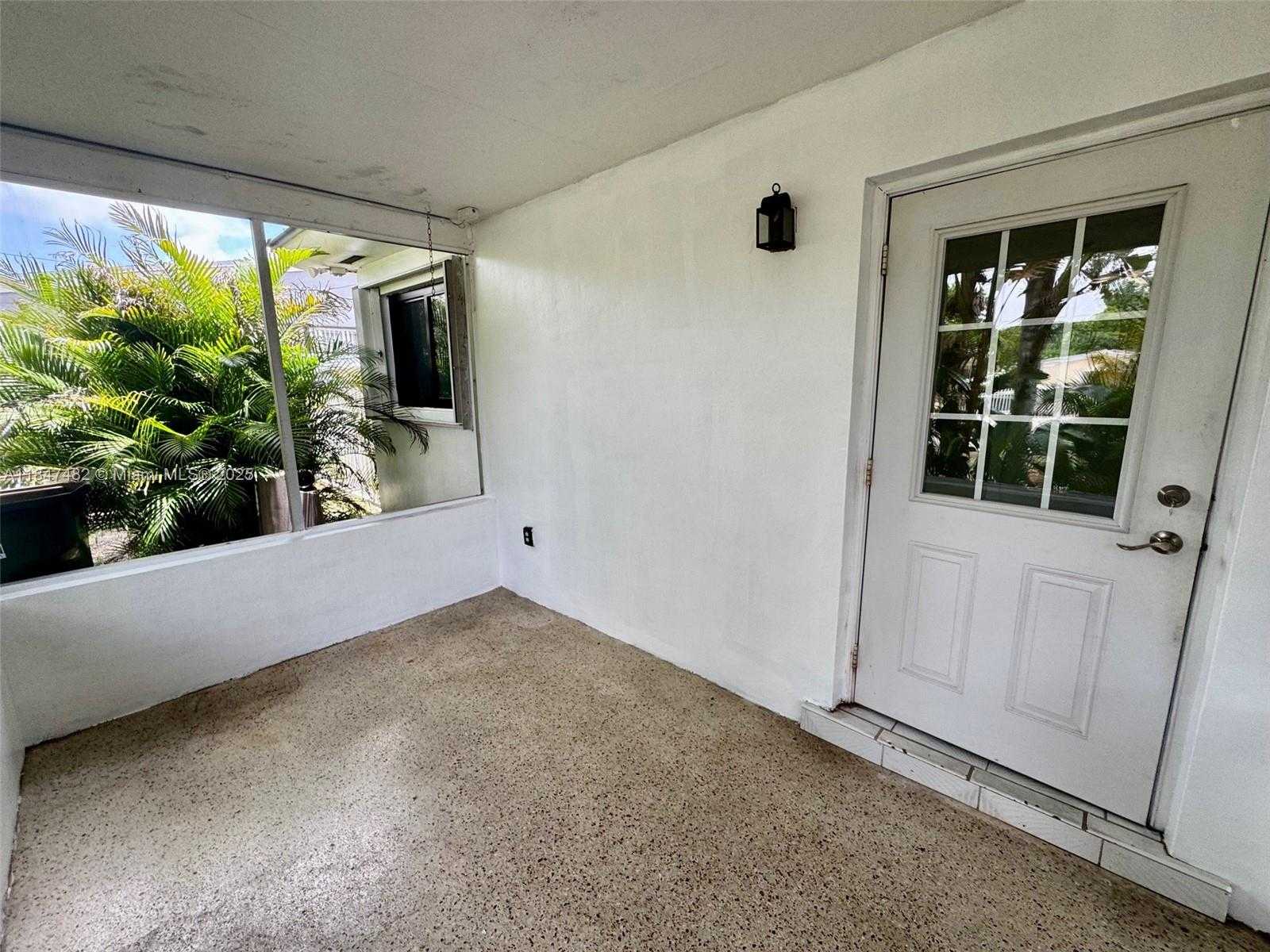 Small Image of 520 NORTH EAST 137TH ST, North Miami Number 32
