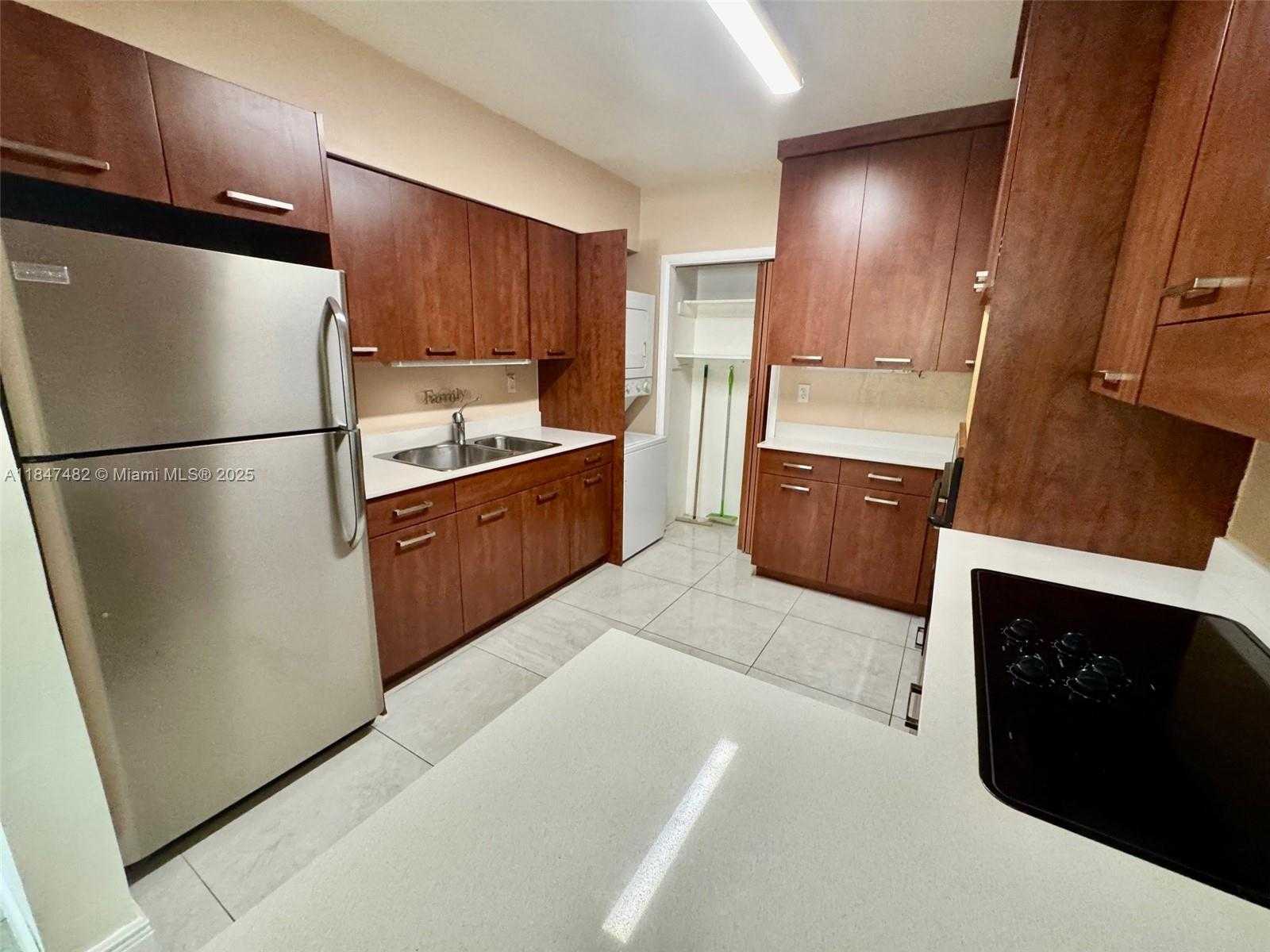 Small Image of 520 NORTH EAST 137TH ST, North Miami Number 36