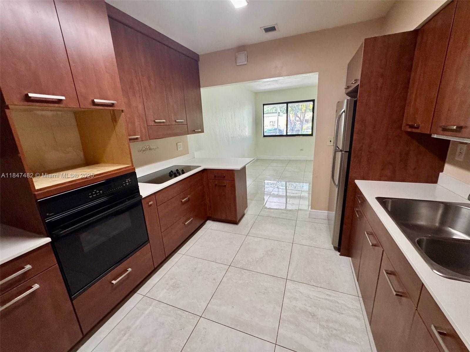 Small Image of 520 NORTH EAST 137TH ST, North Miami Number 37