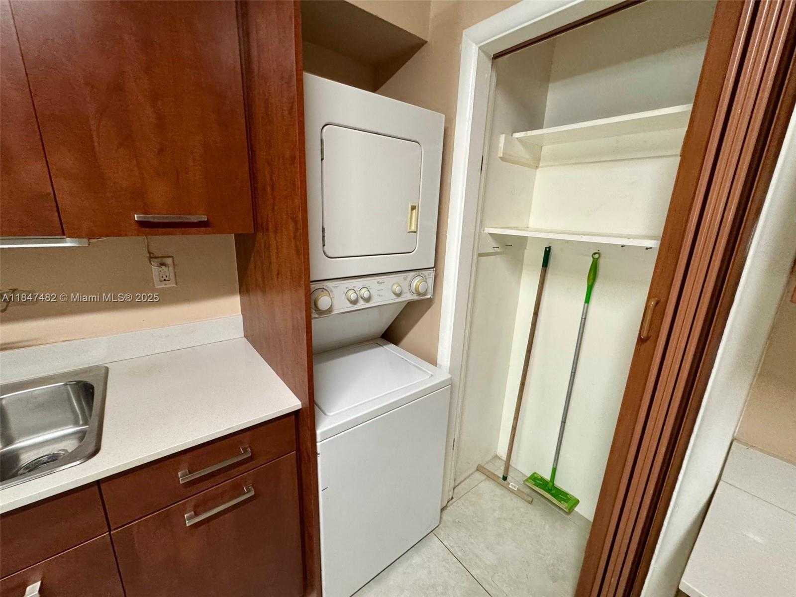 Small Image of 520 NORTH EAST 137TH ST, North Miami Number 38