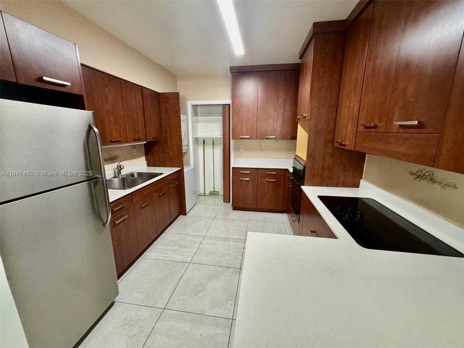 Small Image of 520 NORTH EAST 137TH ST, North Miami Number 39