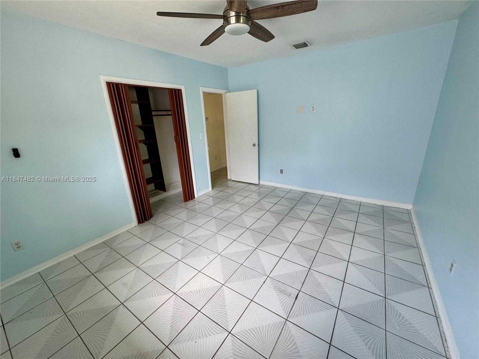 Small Image of 520 NORTH EAST 137TH ST, North Miami Number 40