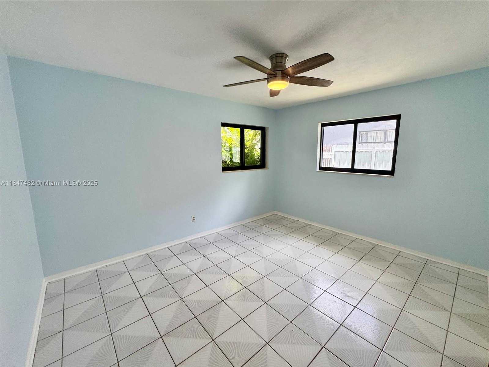 Small Image of 520 NORTH EAST 137TH ST, North Miami Number 41