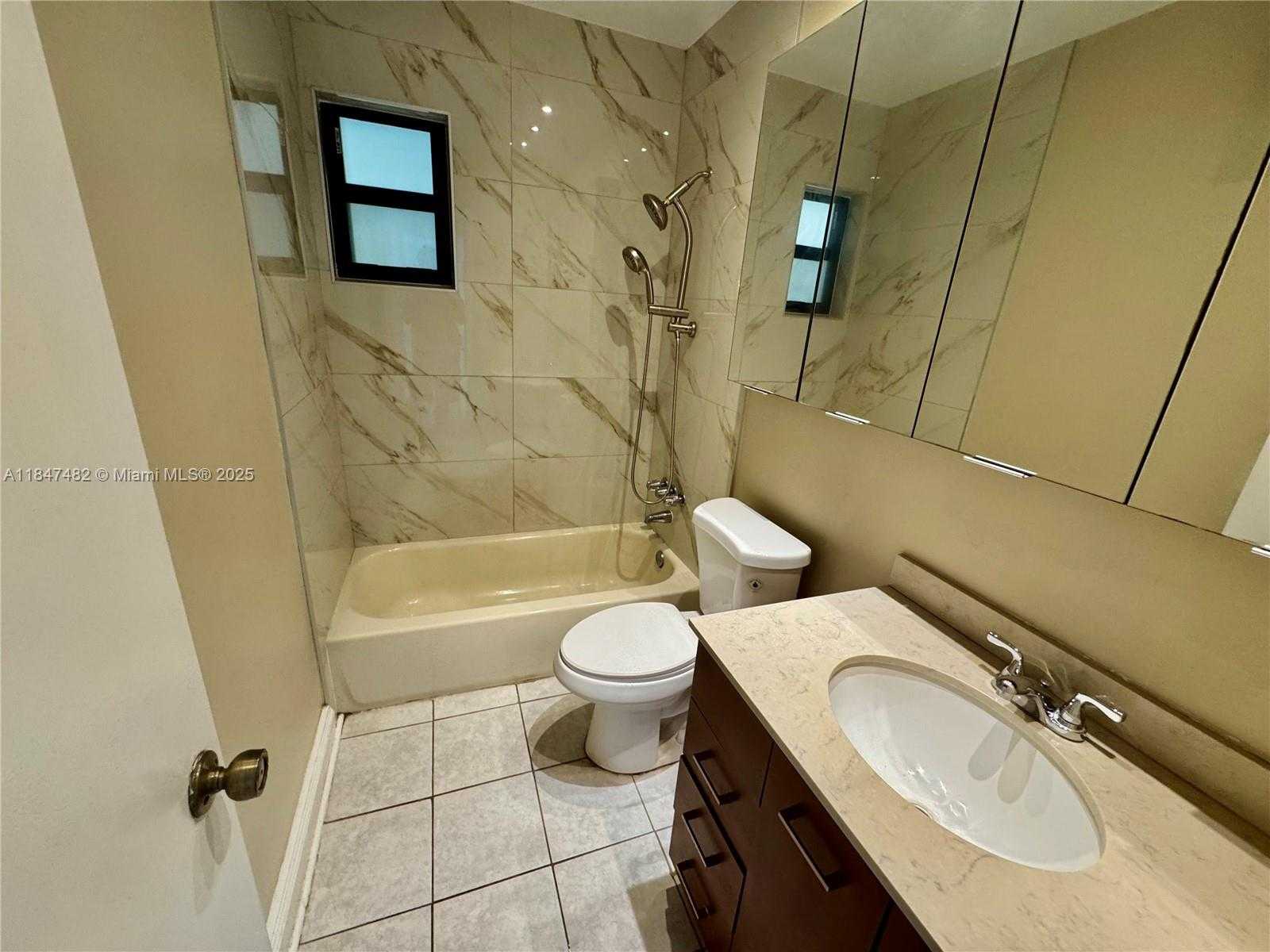 Small Image of 520 NORTH EAST 137TH ST, North Miami Number 42