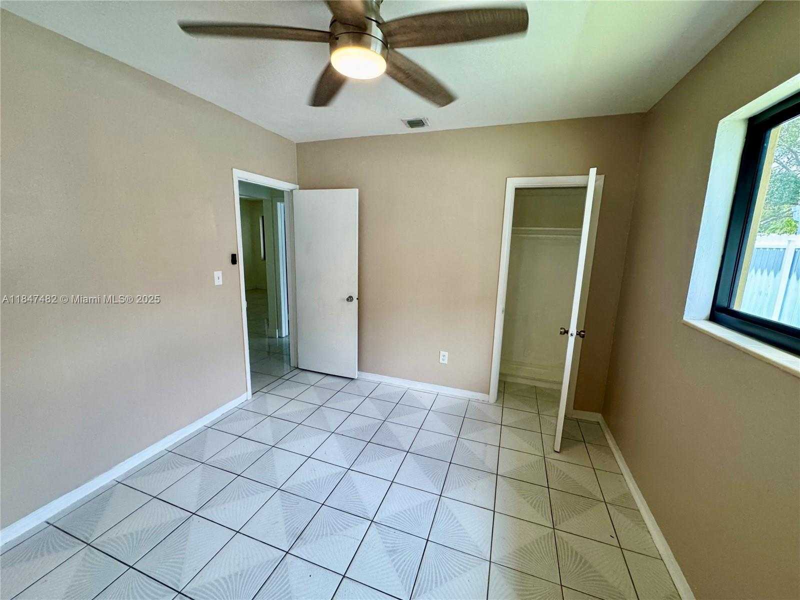 Small Image of 520 NORTH EAST 137TH ST, North Miami Number 43
