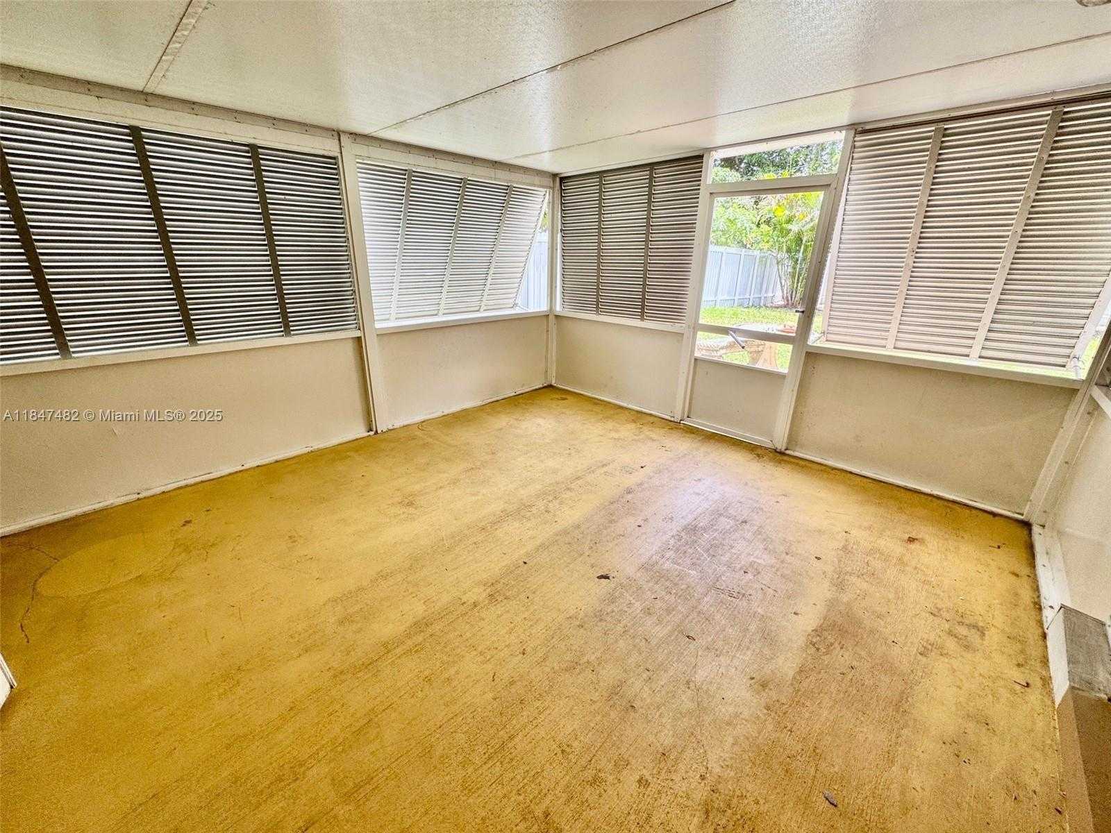 Small Image of 520 NORTH EAST 137TH ST, North Miami Number 45
