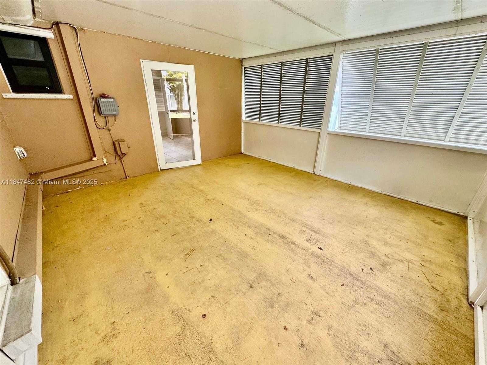 Small Image of 520 NORTH EAST 137TH ST, North Miami Number 46