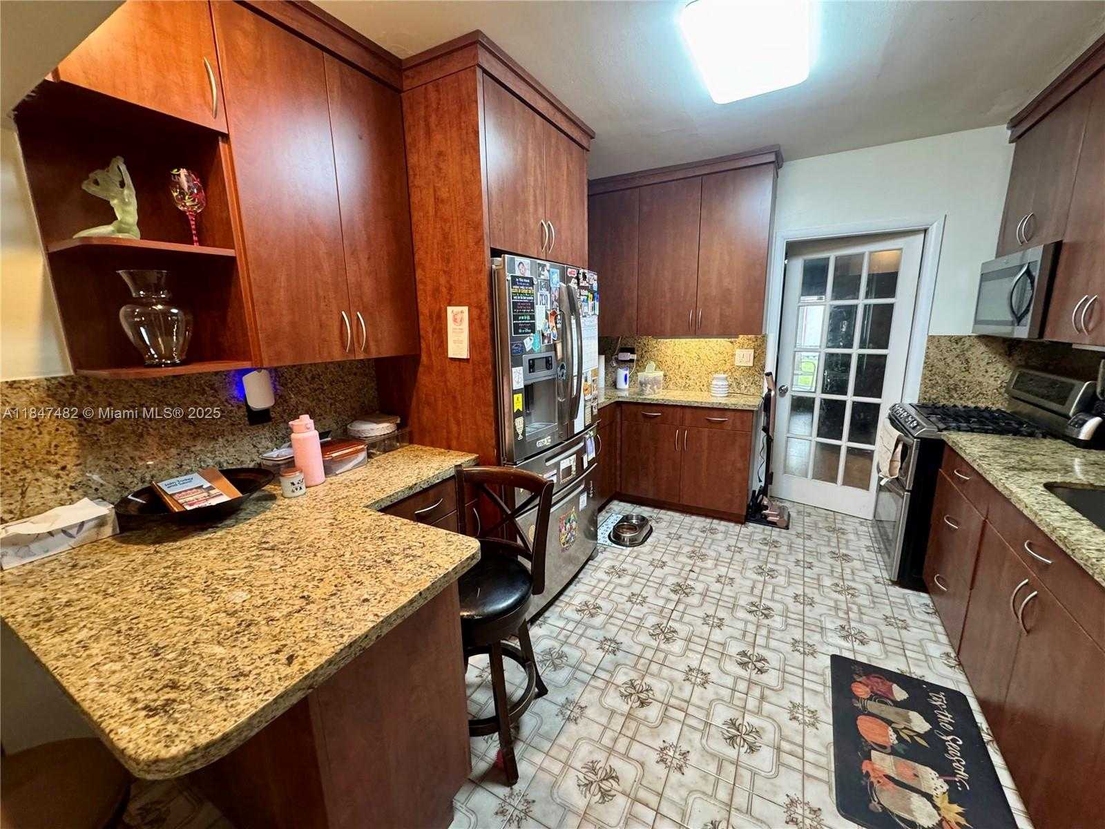 Small Image of 520 NORTH EAST 137TH ST, North Miami Number 7