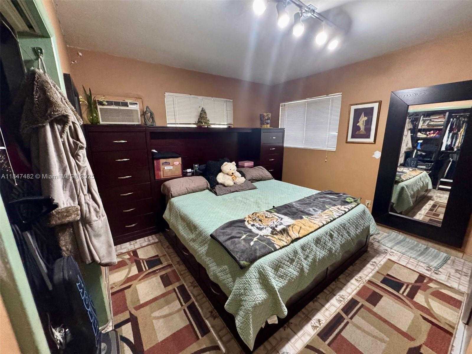 Small Image of 520 NORTH EAST 137TH ST, North Miami Number 9